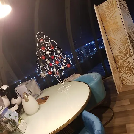 بيت خشبي La Bulle Au Bois Dormant D'ovifat روبرتفيل